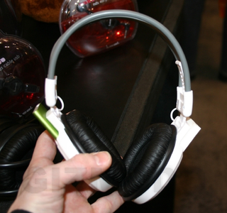 Illustration for article titled Mutant iPod nano+headphone Headphones: Feh